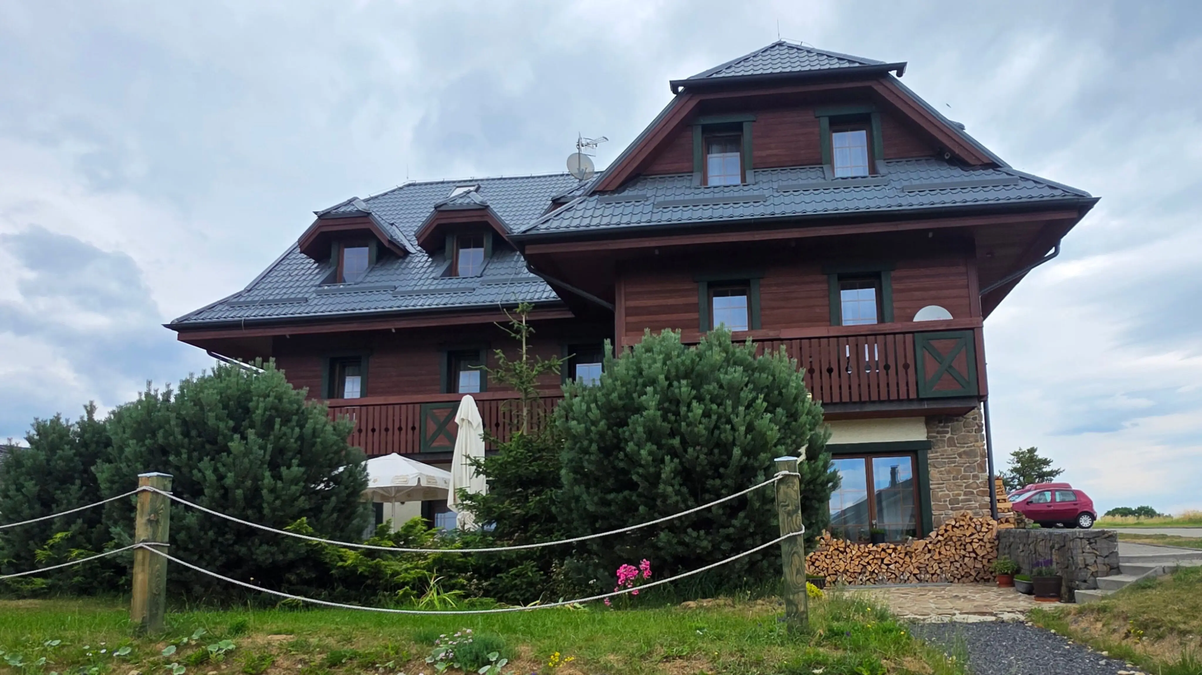 Vila Araya Mlynica s letnou terasou